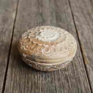 Bin Thuan shipwreck 'flower' box, early 17th century