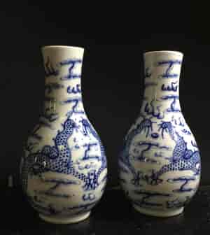 Chinese Export pair of vases, dragons, 19th century -10588