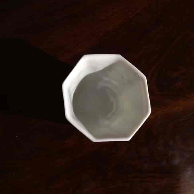 Chinese octagonal beaker, London decorated C. 1720 -915