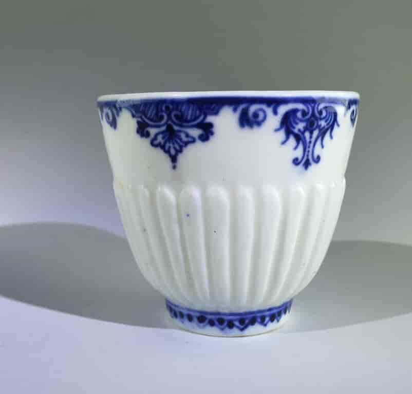 Saint-Cloud trembleuse cup & saucer, rare N mark, c.1725 -8271