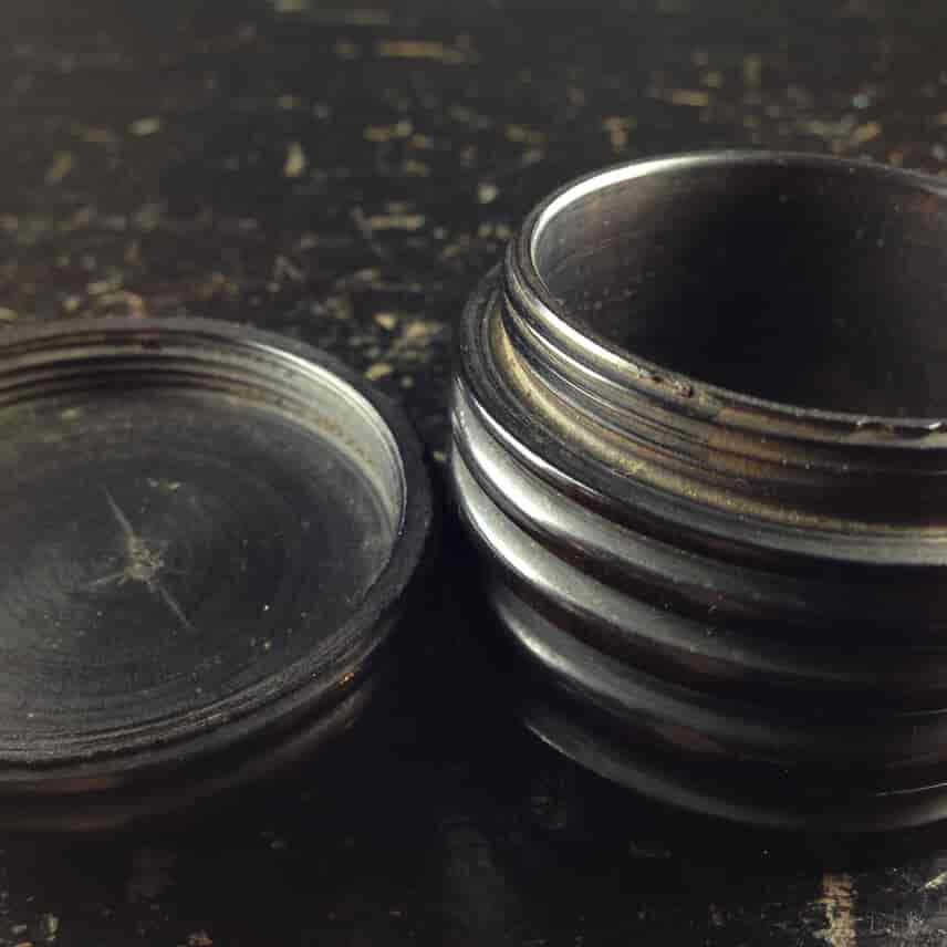 Finely turned ebony box, 19th century -5270