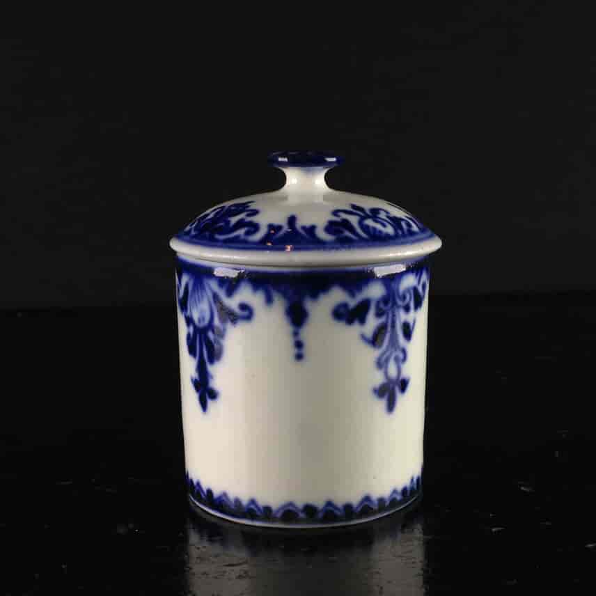 St Cloud pot, rare J mark, C. 1735 -1118