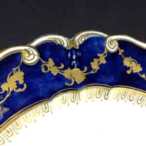 Chelsea plate with blue gilt moulded border, urn to centre, c.1760 -1389