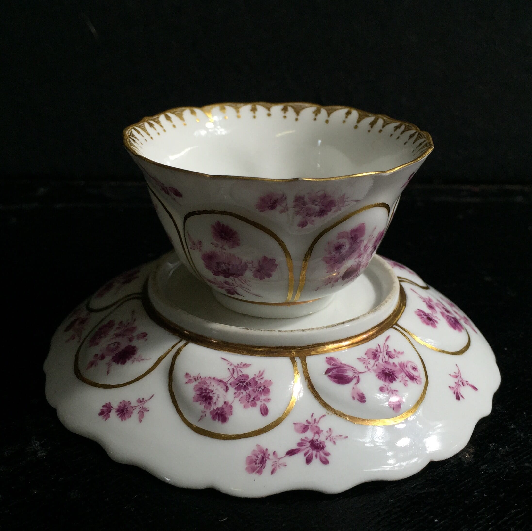 Meissen petal lobed teabowl & saucer, purple flower decoration, c.1770 -0