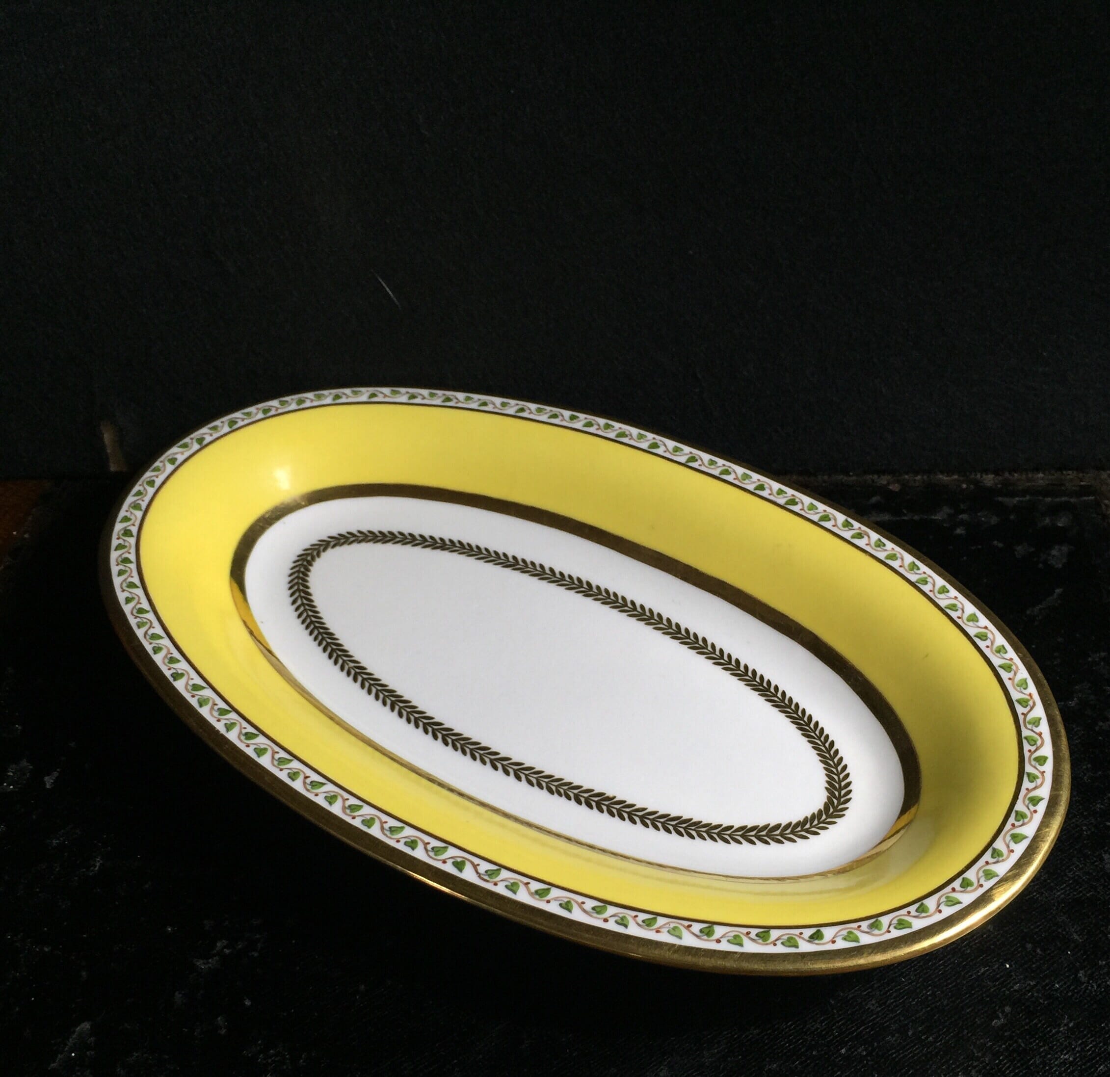 Sevres serving dish, yellow ground, dated 1824 -0