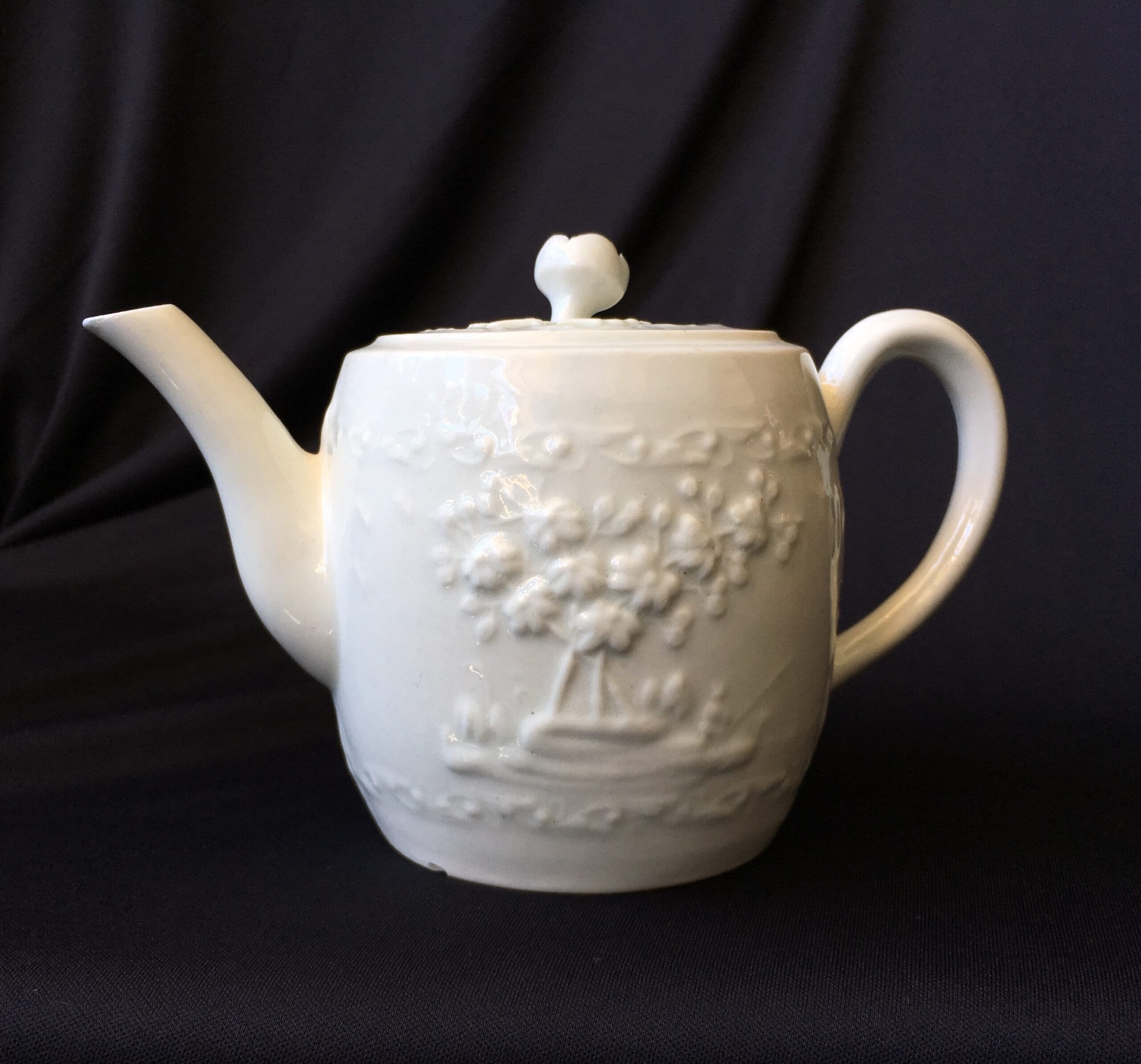 Worcester barrel shape teapot, rare Chinese Landscape pattern, c.1760 -0
