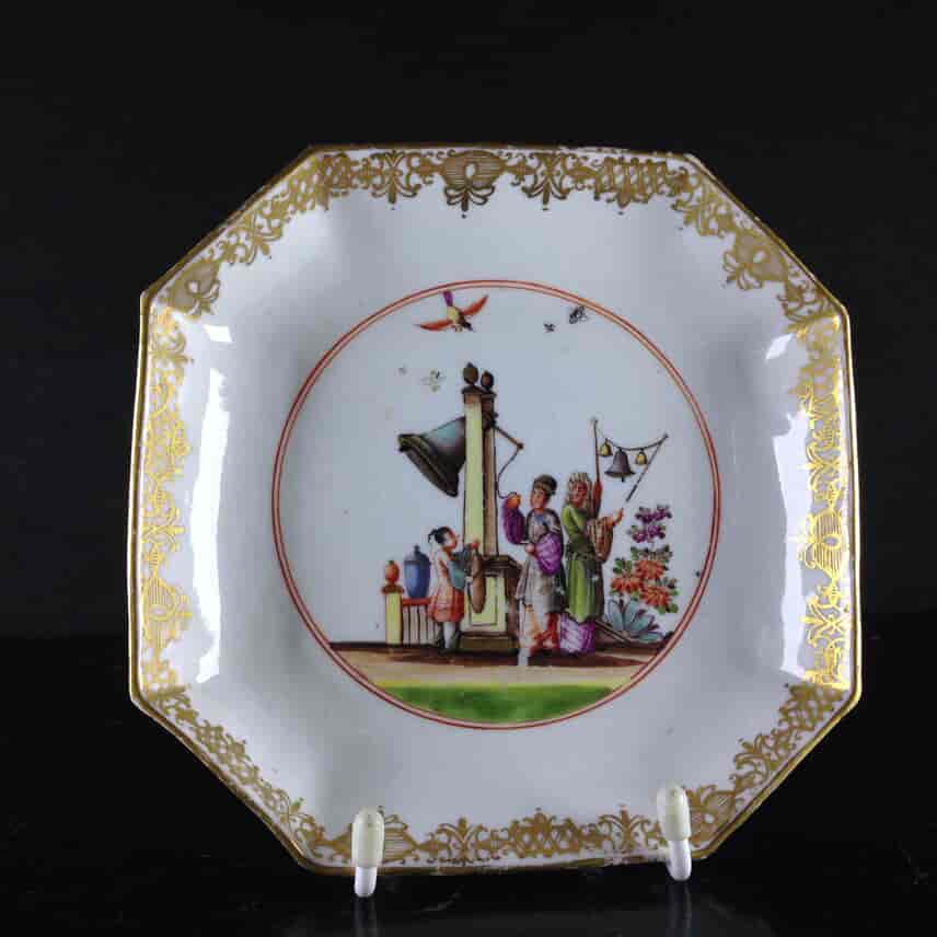 Meissen octagonal dish, bell ringers by Höroldt, c.1735 -0