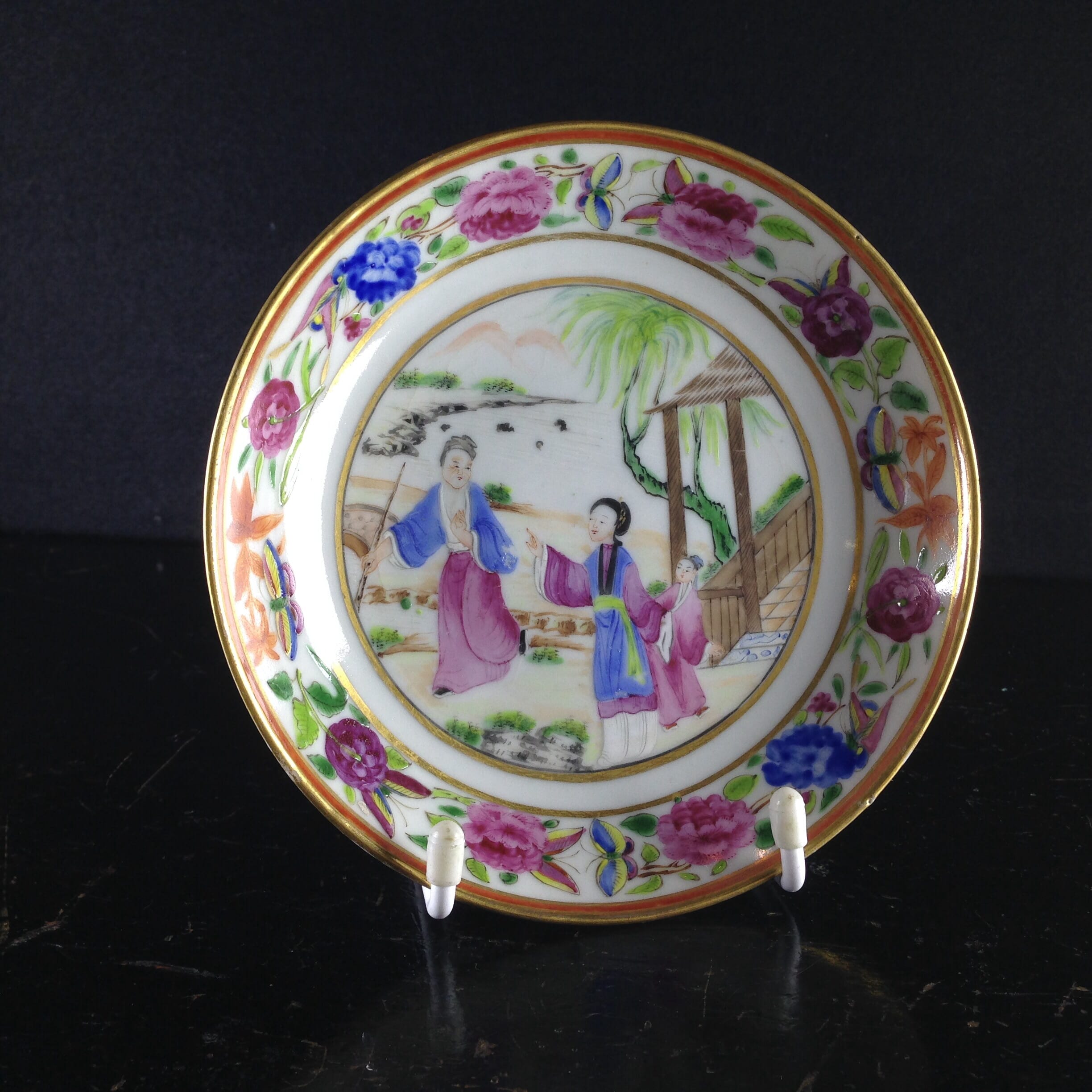 Chinese Export saucer with fine painted scene, c.1780-0