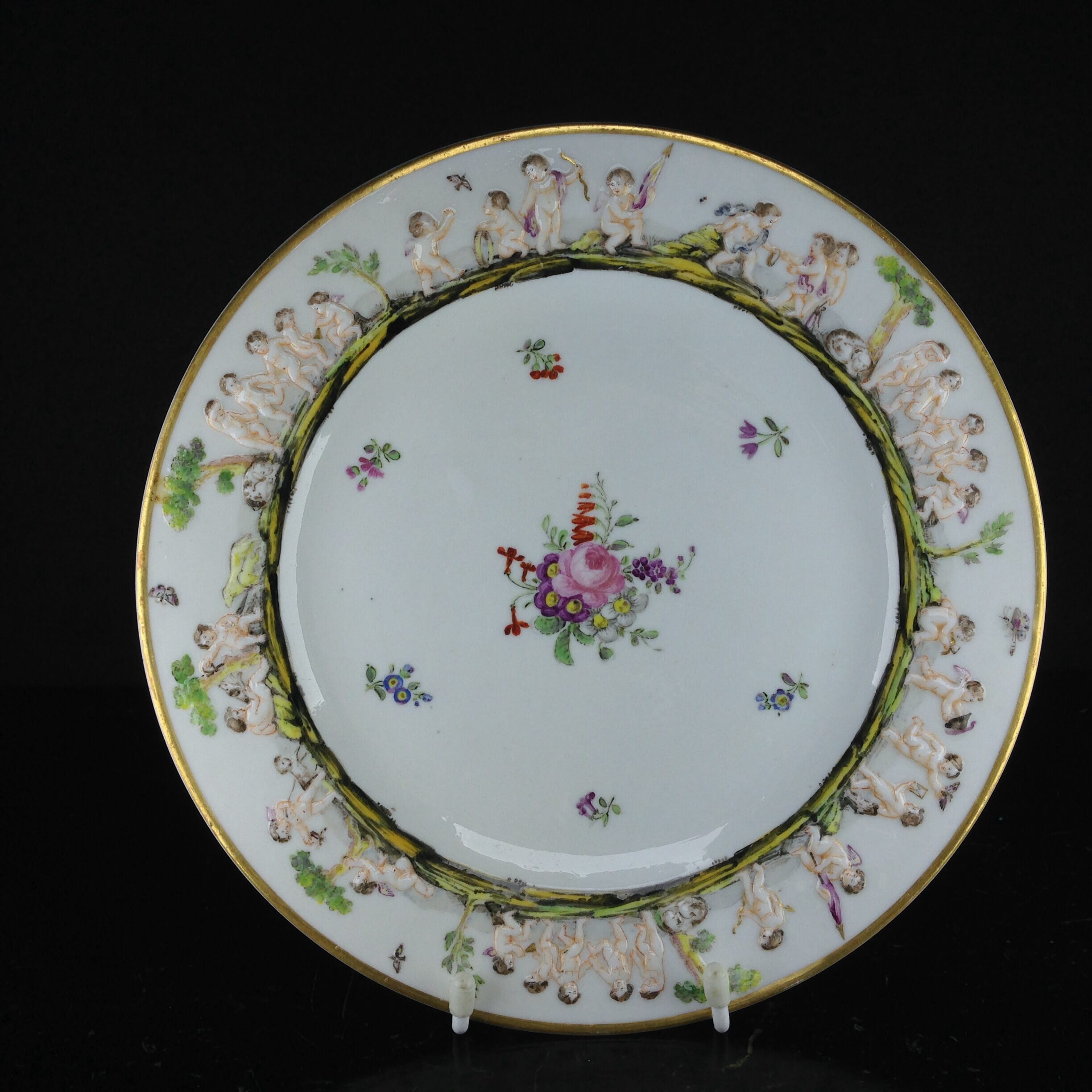Naples Royal Porcelain Factory plate, cherubs, c.1780. -0