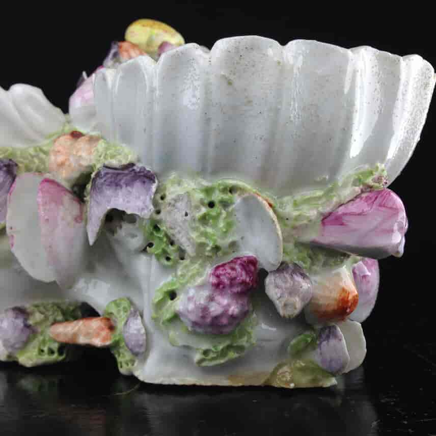Bow triple sweetmeat, kakiemon dec & encrusted with shells, C. 1760 -3315