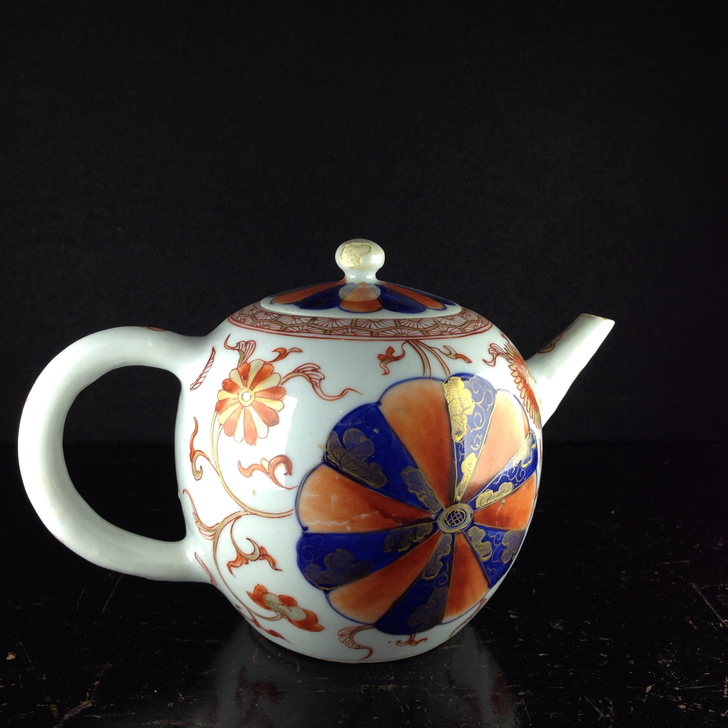 Chinese Imari teapot, C. 1720. -0