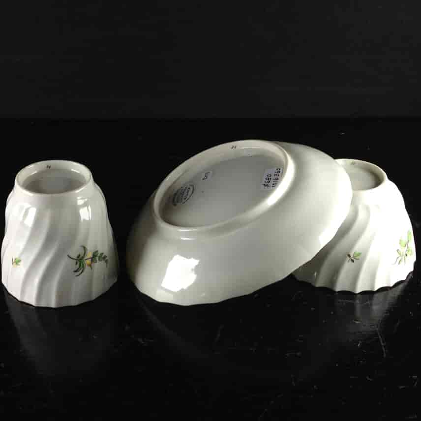 Fight & Bar trio, tea bowl, coffee cup & saucer, c.1795 -1239