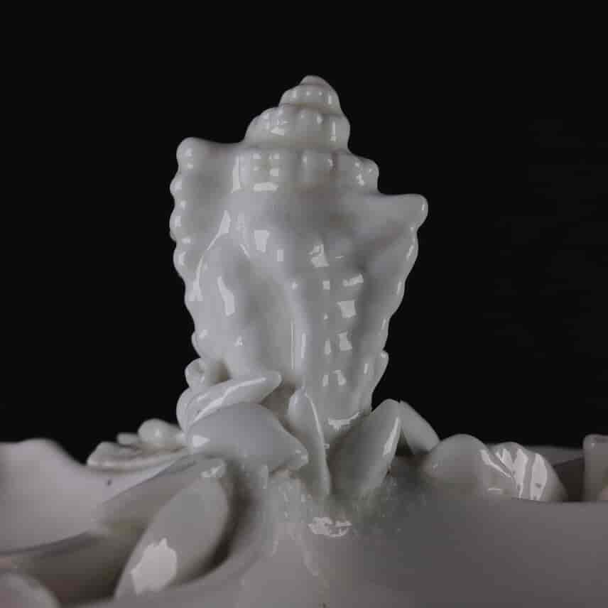 Chamberlains Worcester shell form sweetmeat, C. 1795 -1556