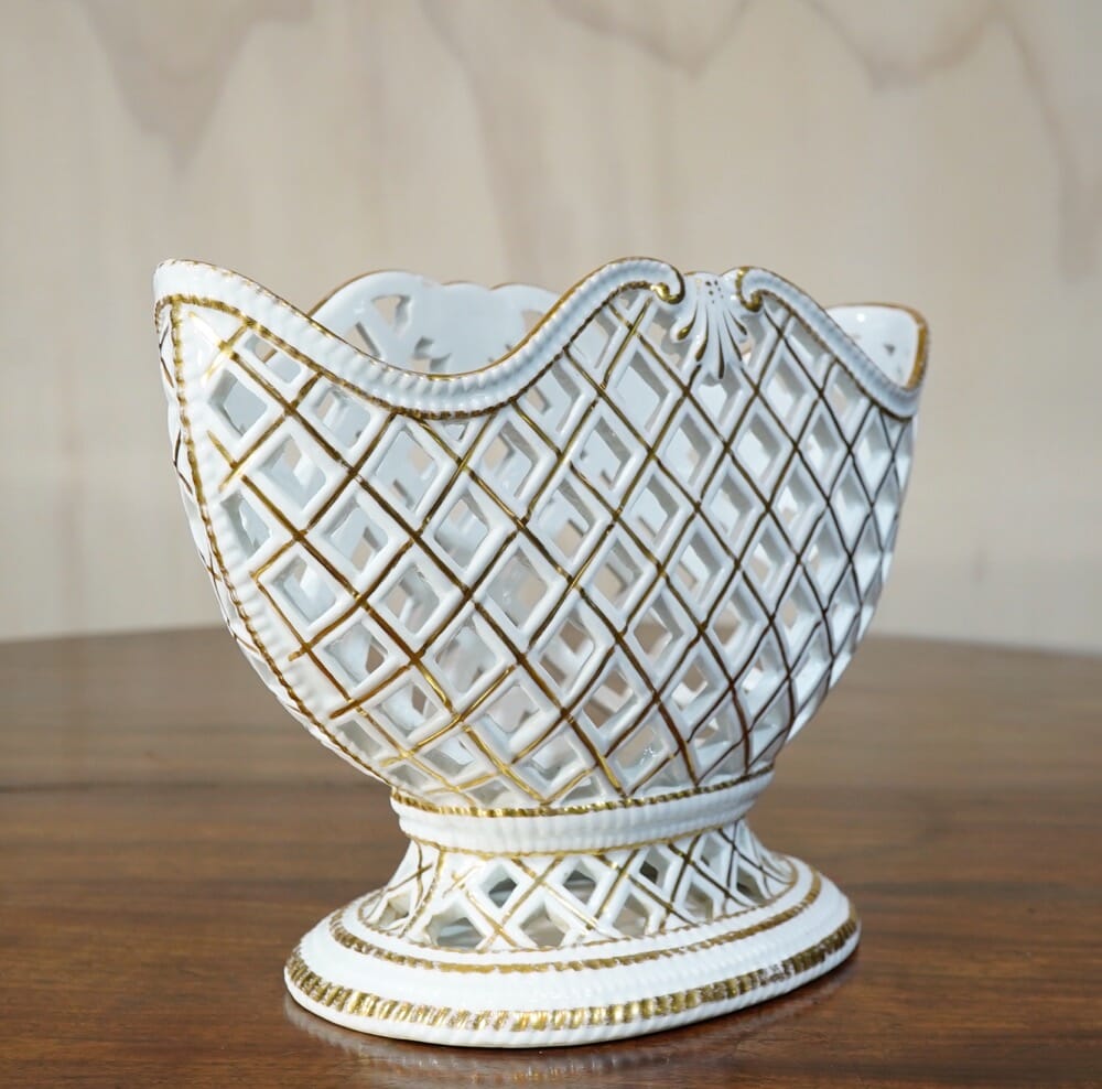 Meissen Flaschenständer, basketweave form, circa 1745