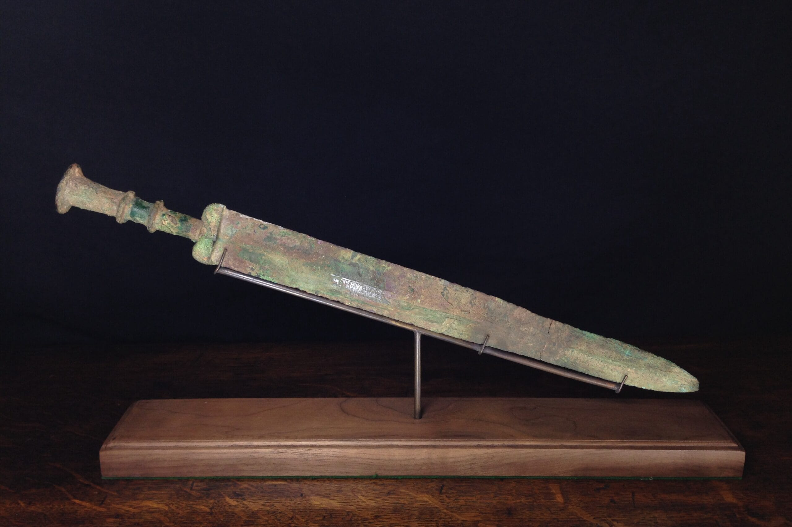 Han dynasty bronze sword, Warring States period, 403-221 BC -0
