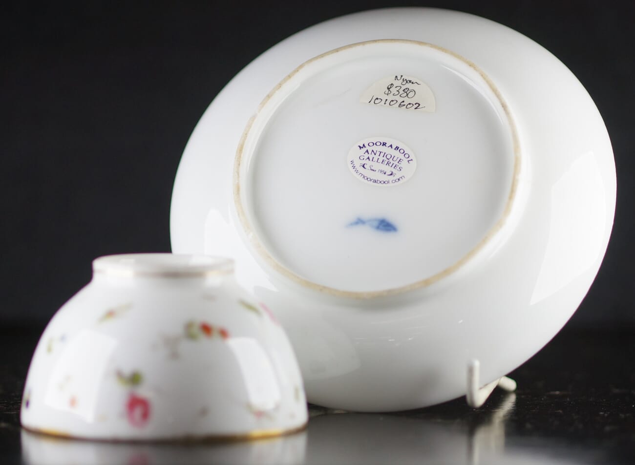 Nyon teabowl & saucer, flower heads, C. 1785 -9301