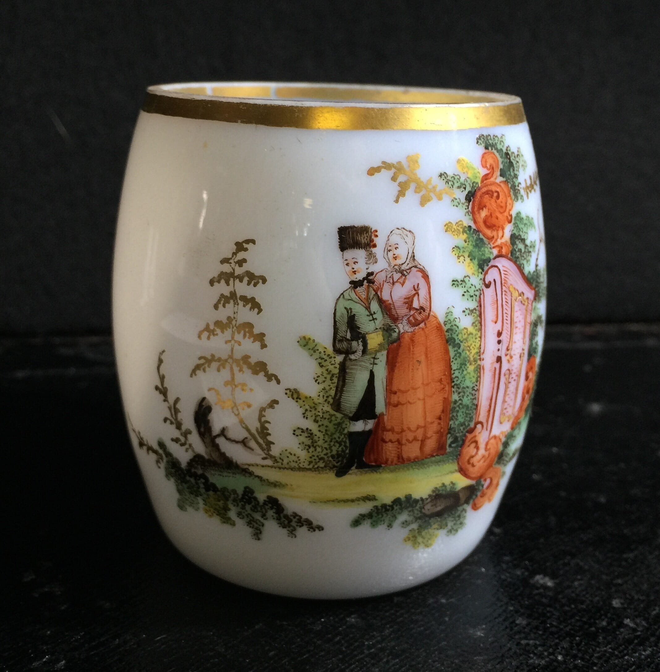 German ‘milchglass’ tankard with rococo figures, C. 1760 -0