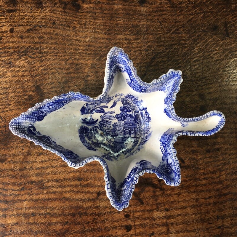 Staffordshire leaf shape pickle in willow pattern, c. 1850 -0