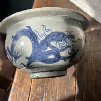Chinese bowl with facing dragons, 17th/18th century