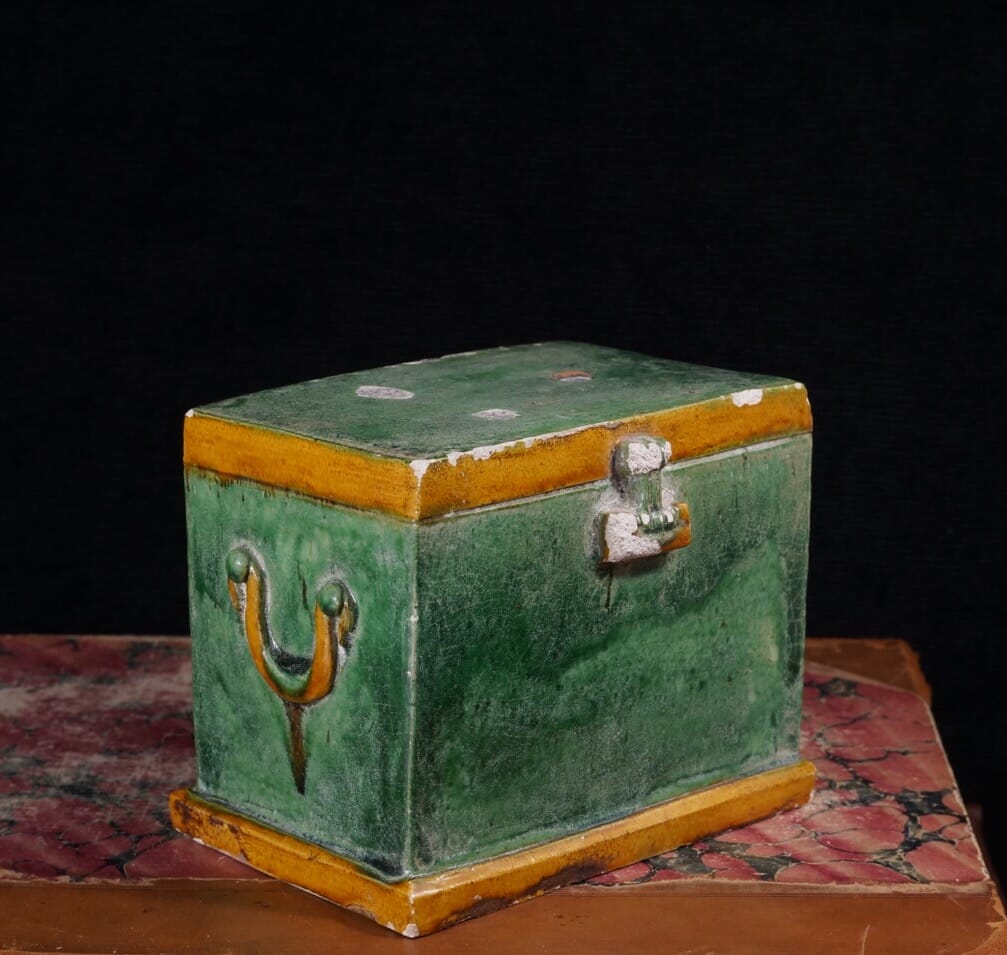 Ming Dynasty model chest, 17th century-0