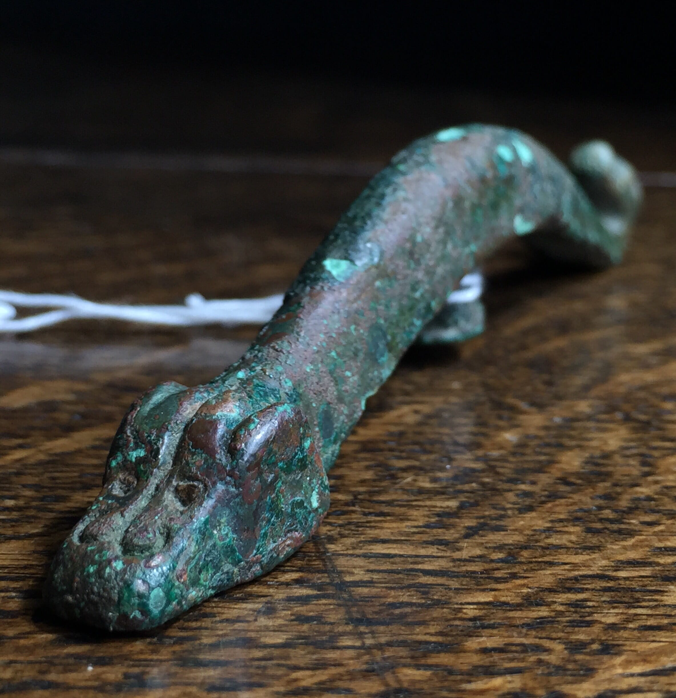 Han Dynasty bronze belt hook, dragon & feline, 206BC - 221AD-0