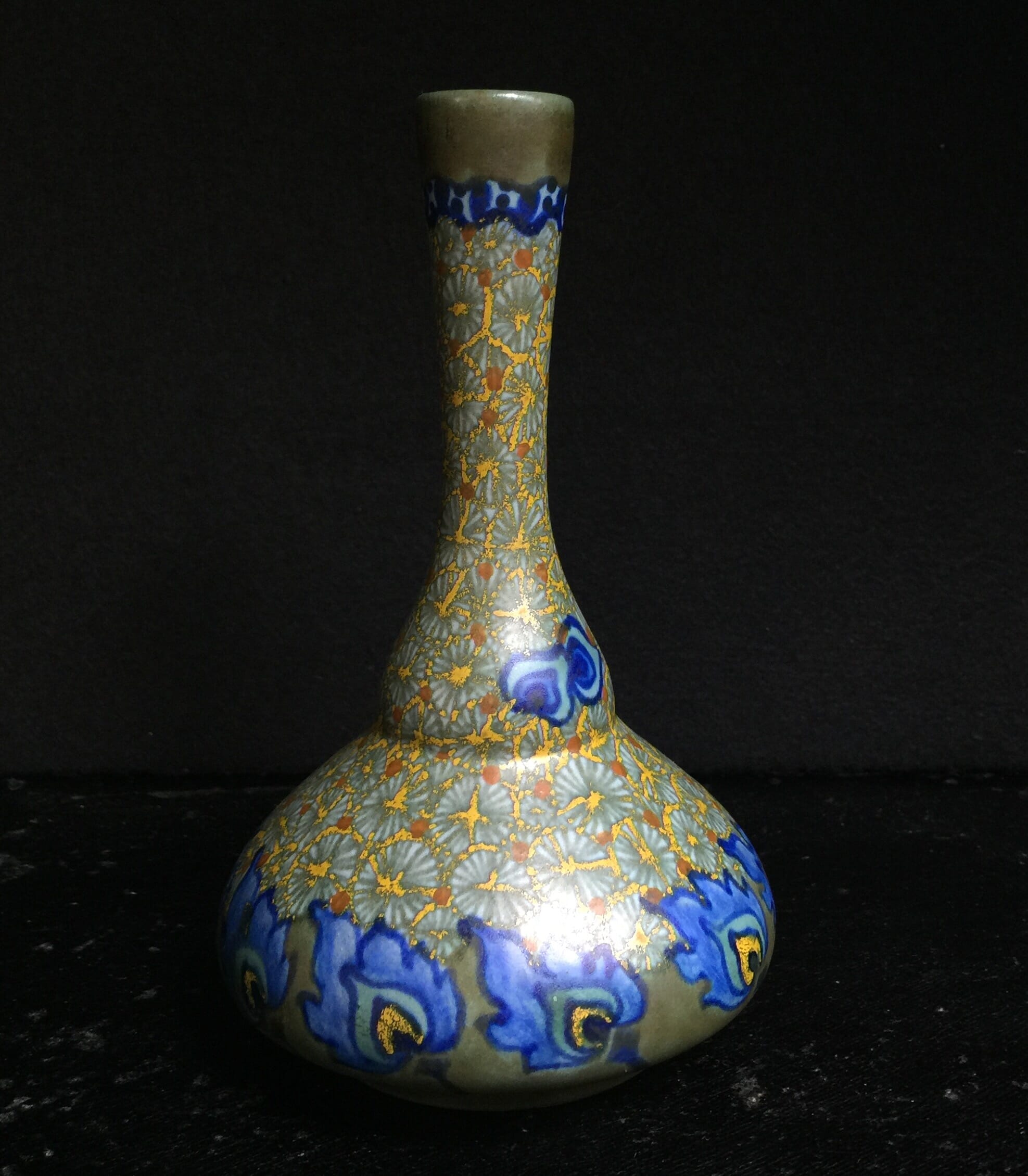 Gouda vase with 'Merapi' pattern, flowers, circa 1925-0