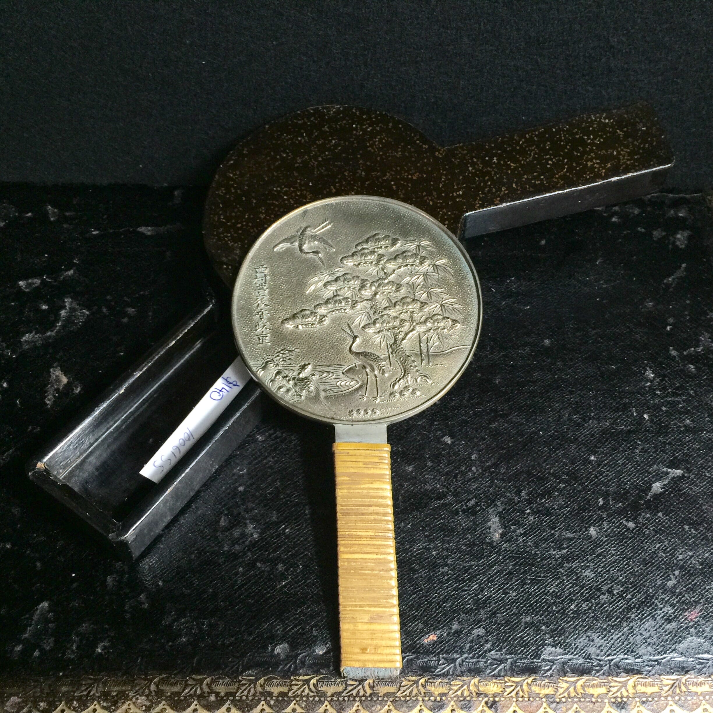 Japanese bronze mirror in lacquer case, 19th century-0