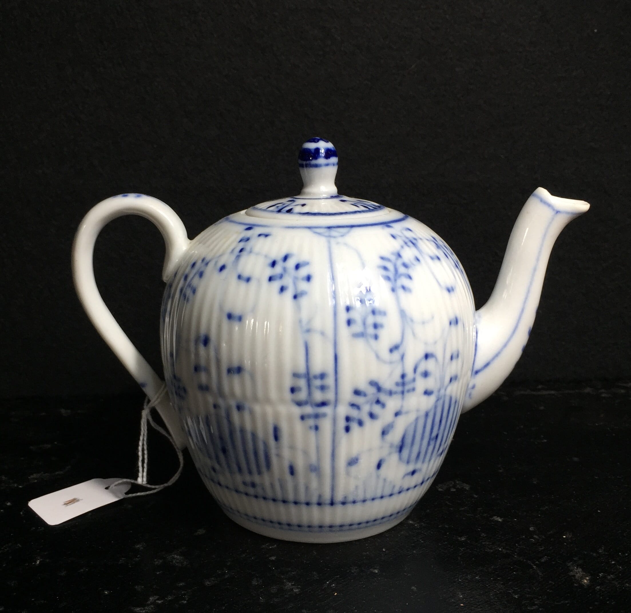 German porcelain Strawflower pattern teapot, early 19th century-0