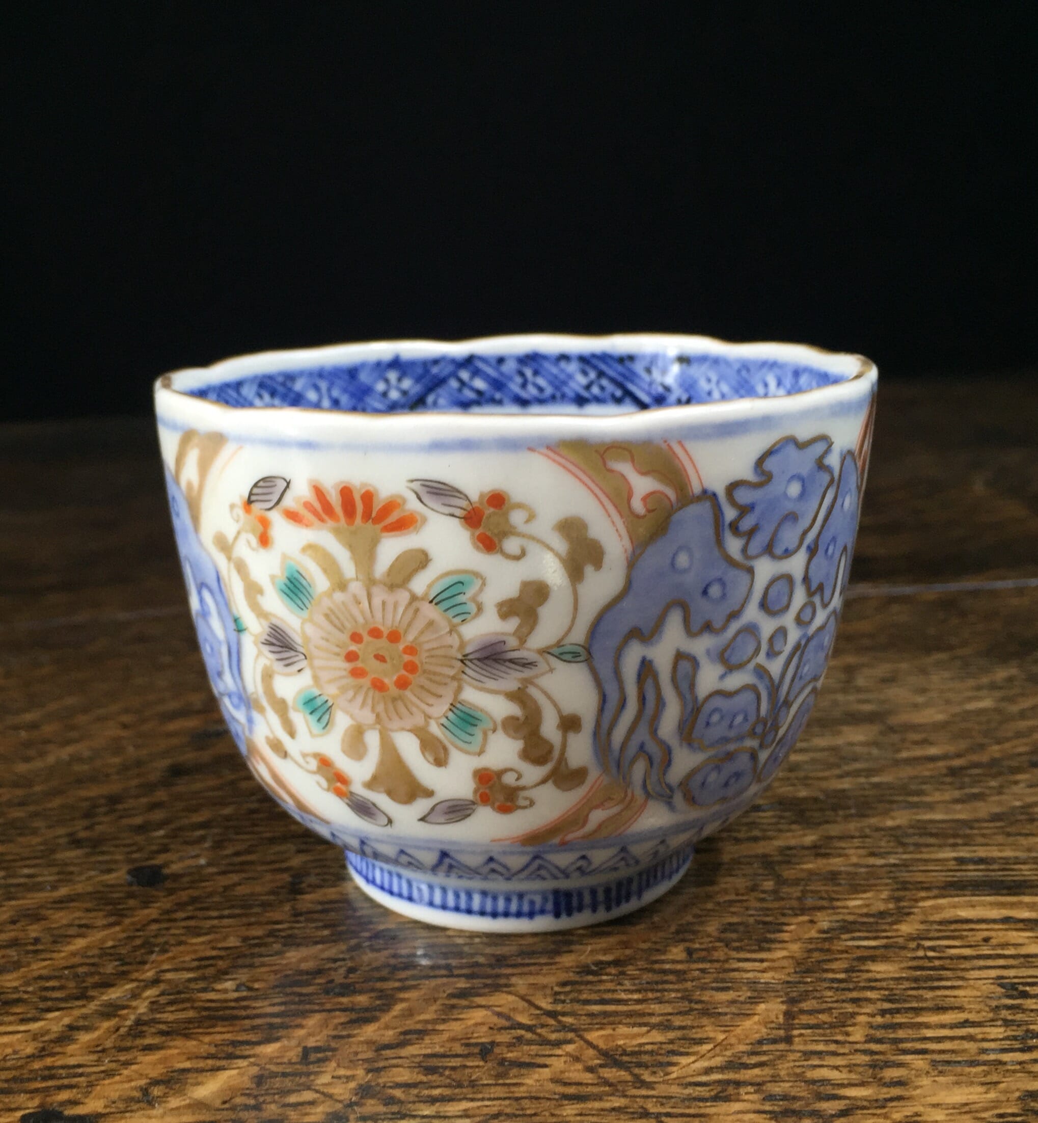 Japanese Imari porcelain bowl with dragon, 19th century-0