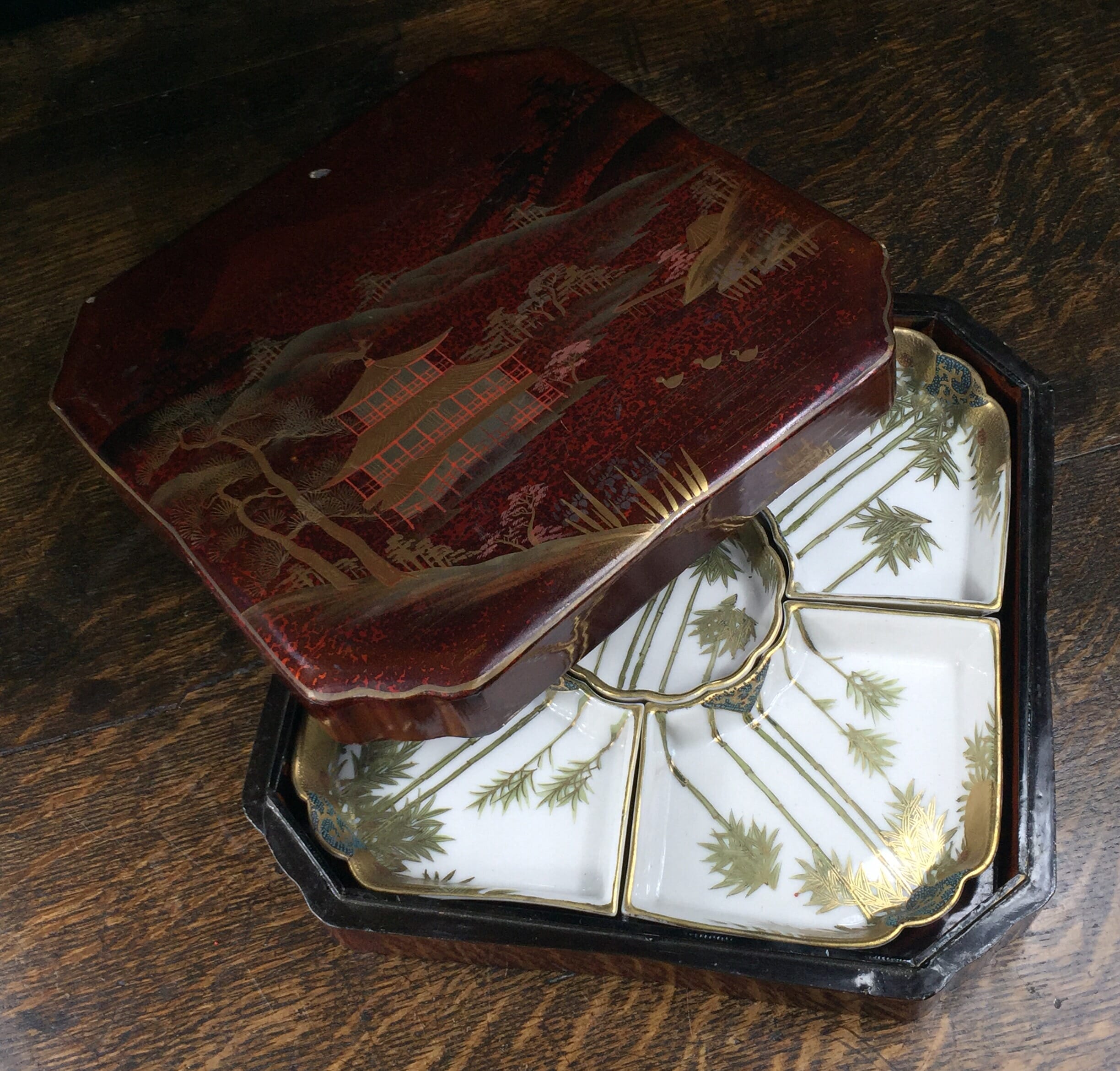 Japanese boxed porcelain set, circa 1905-0