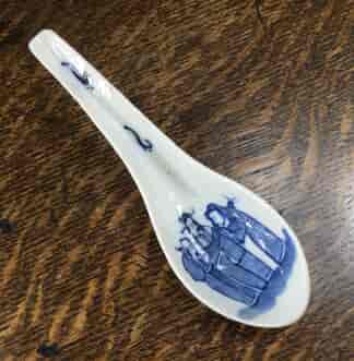 Chinese porcelain spoon, 19th century. -0