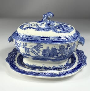 Willow Pattern small tureen stand, MWH – British Anchor Pottery