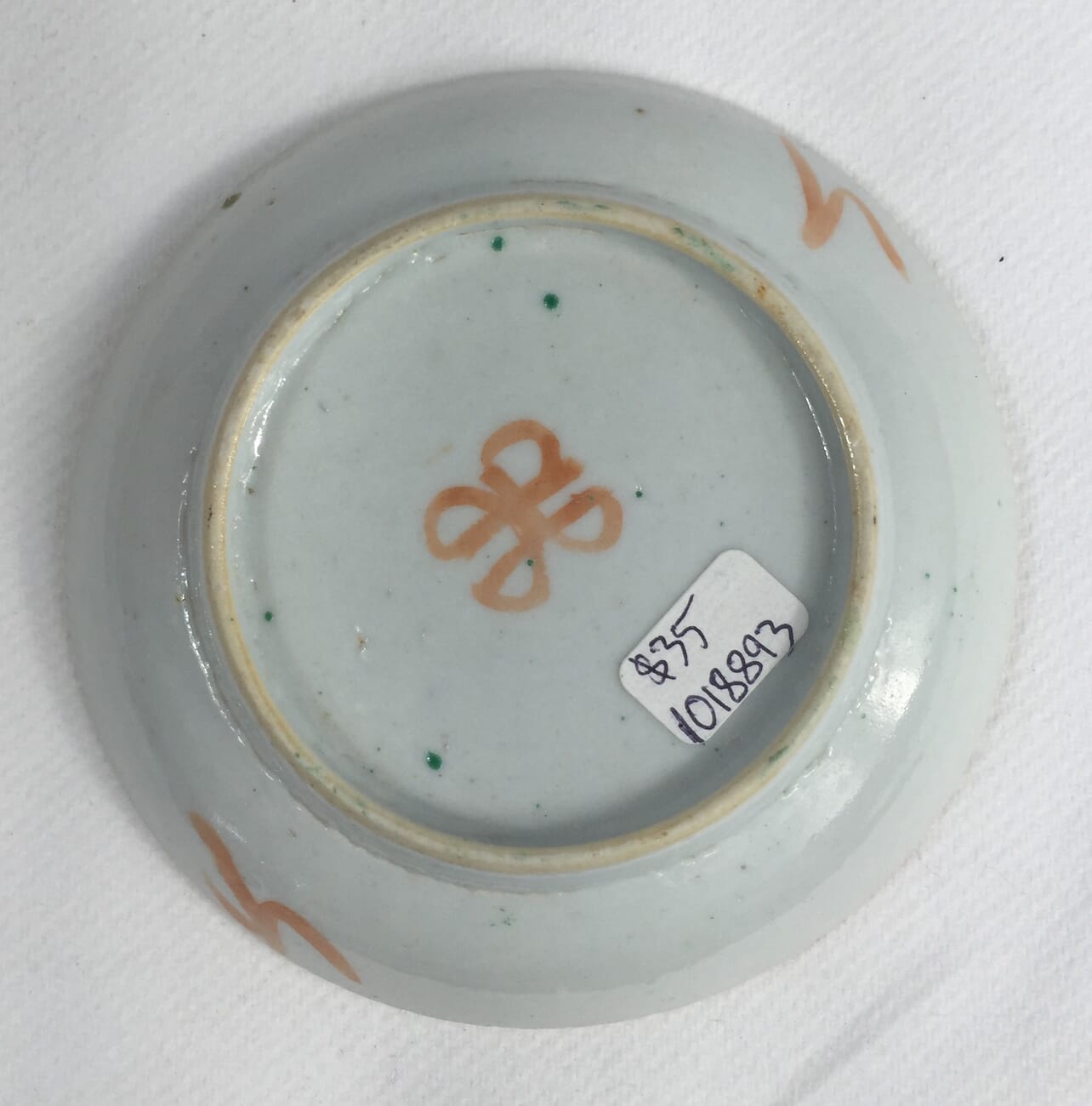 Small Cantonese porcelain dish, c. 1900-13332