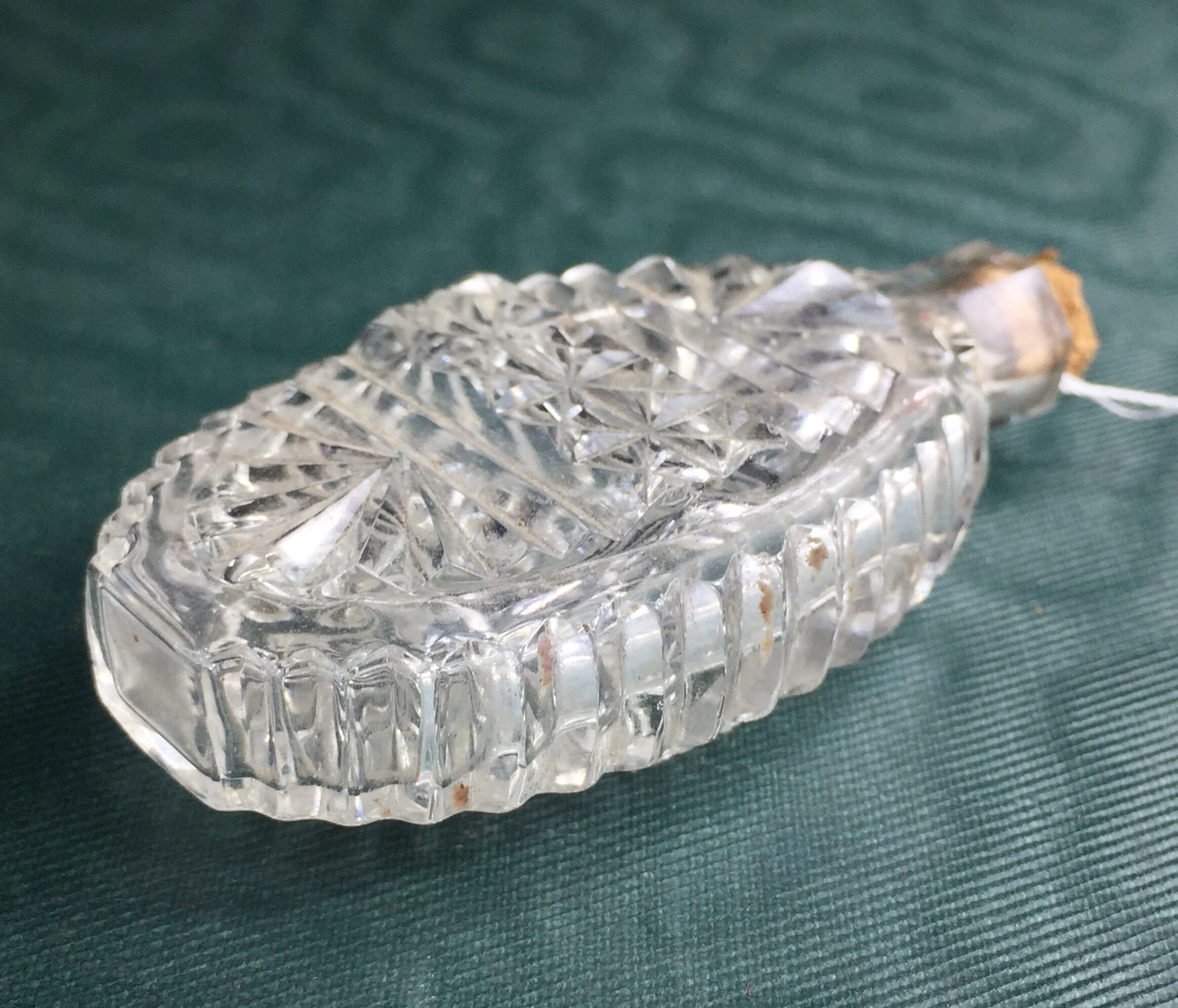 Georgian perfume with diamond cutting, c. 1780-0