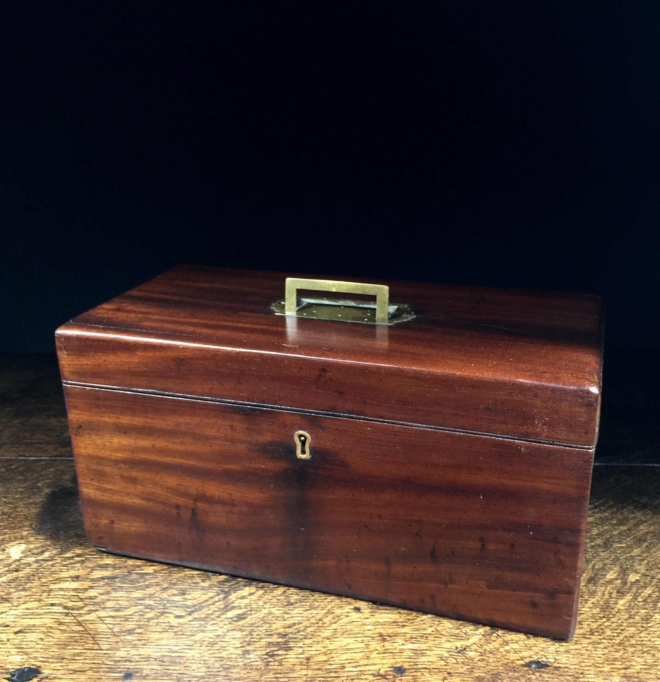 Georgian Mahogany tea caddy, flush brass handle, circa 1820-0