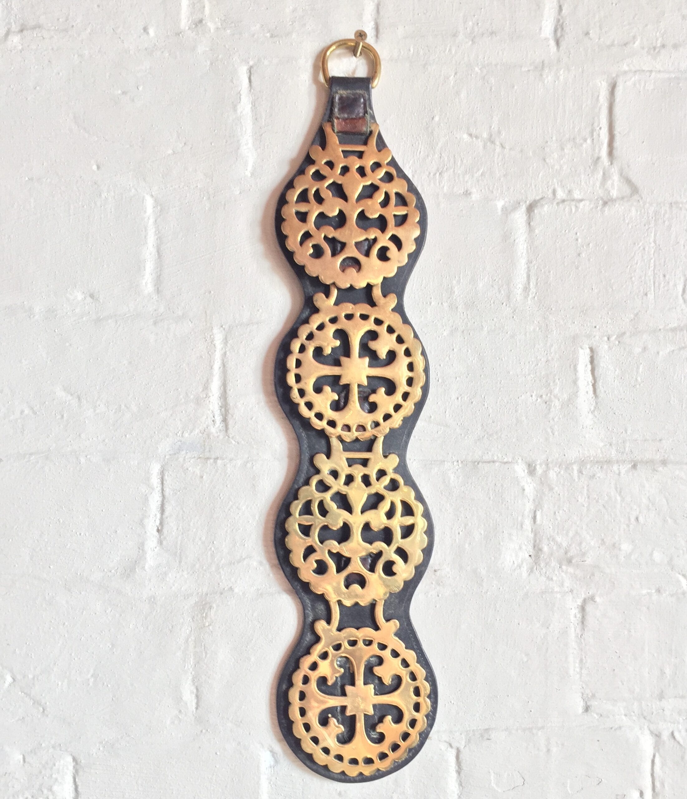 Victorian horse brass, 4 on original mount, 19th century-0
