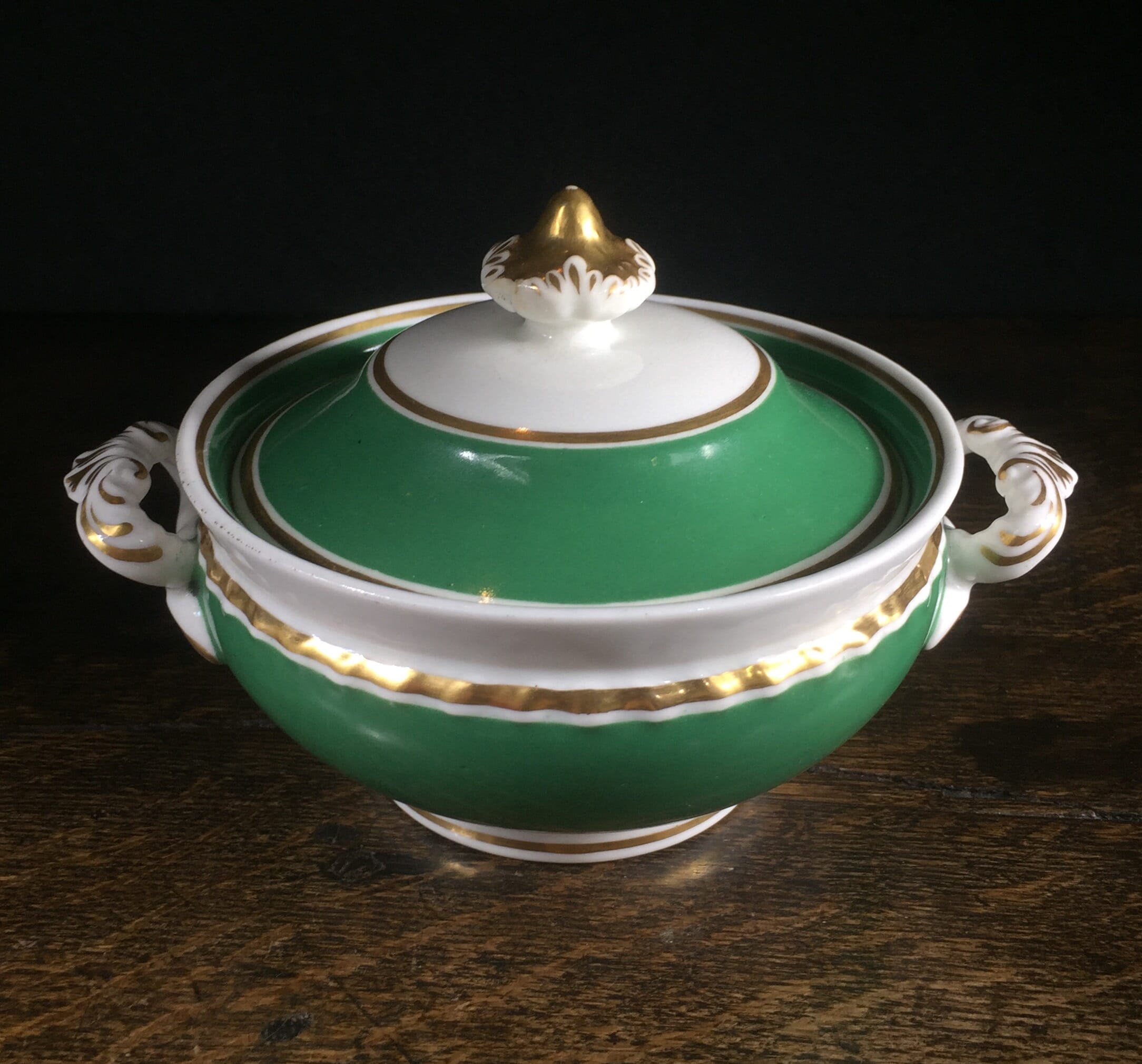 Chamberlains Worcester sugar bowl in green with gold detail. Marked 1816-40-0