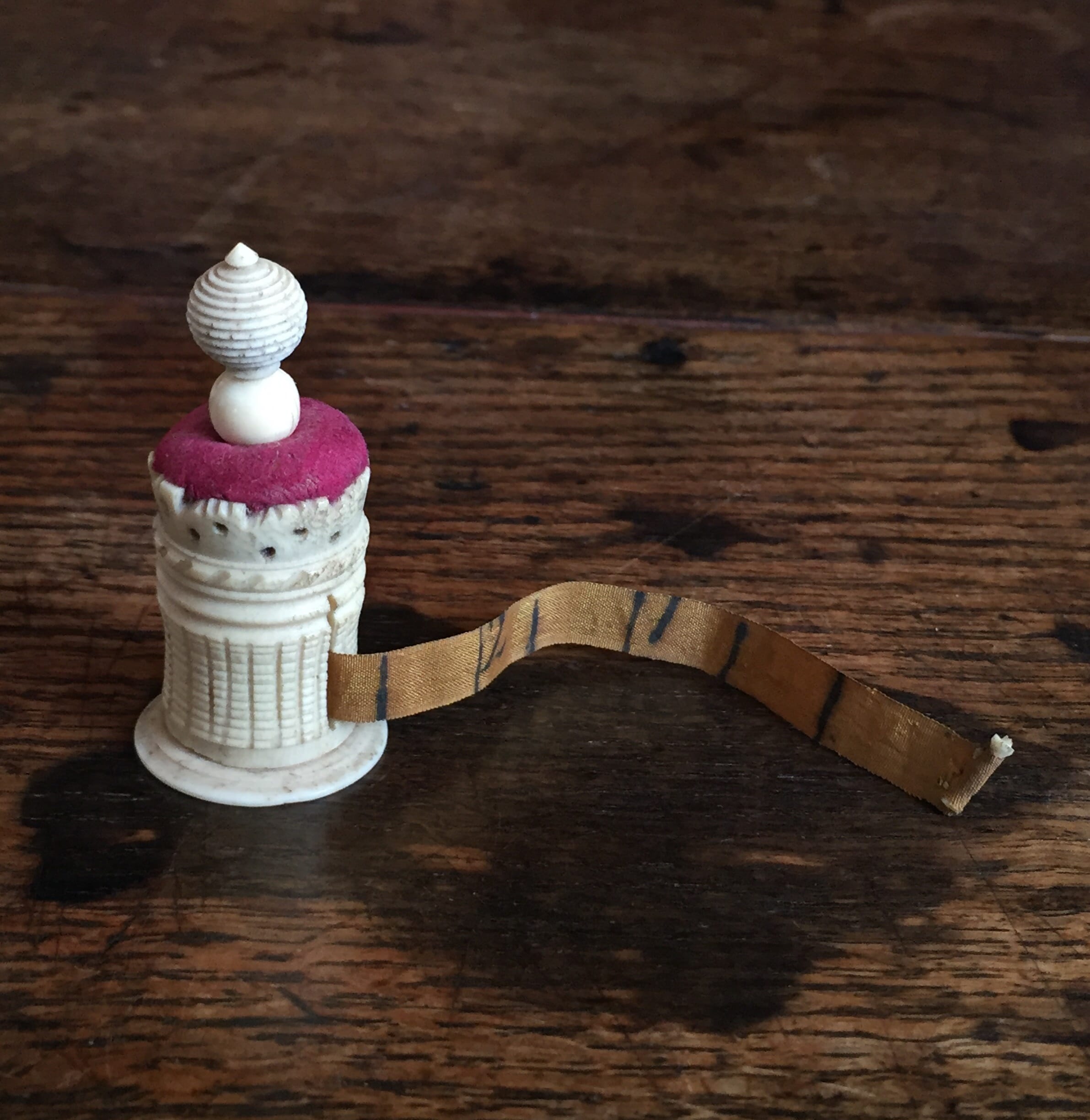 Ivory winding tape with pin cushion, Chinese 19th century-0