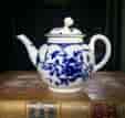 Worcester teapot, underglaze blue 'Mansfield' pattern, c. 1765 -0