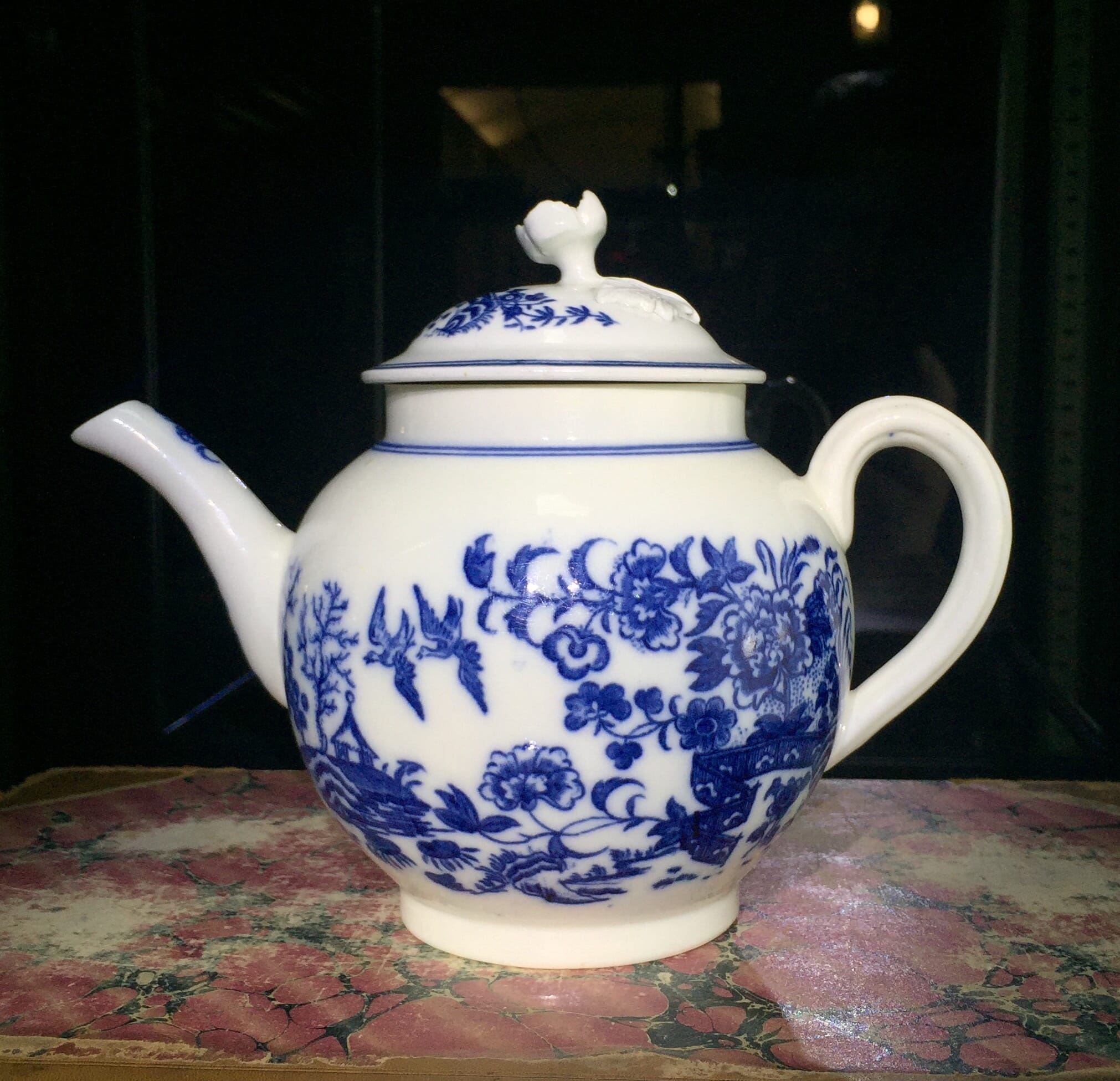 Caughley teapot, printed in blue with the 'Fence' pattern, c. 1785-0