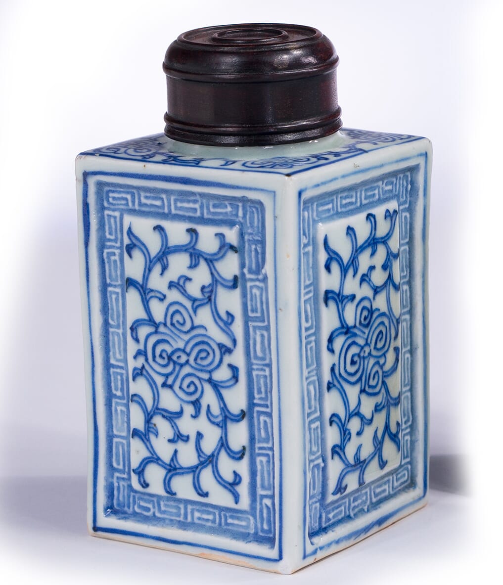 Chinese Export square tea canister & wood lid, blue & white, c.1775-0