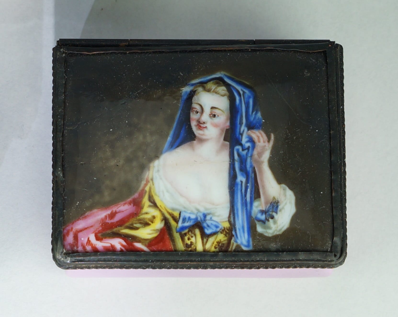 English enamel snuff box with well painted portrait, c. 1770-0