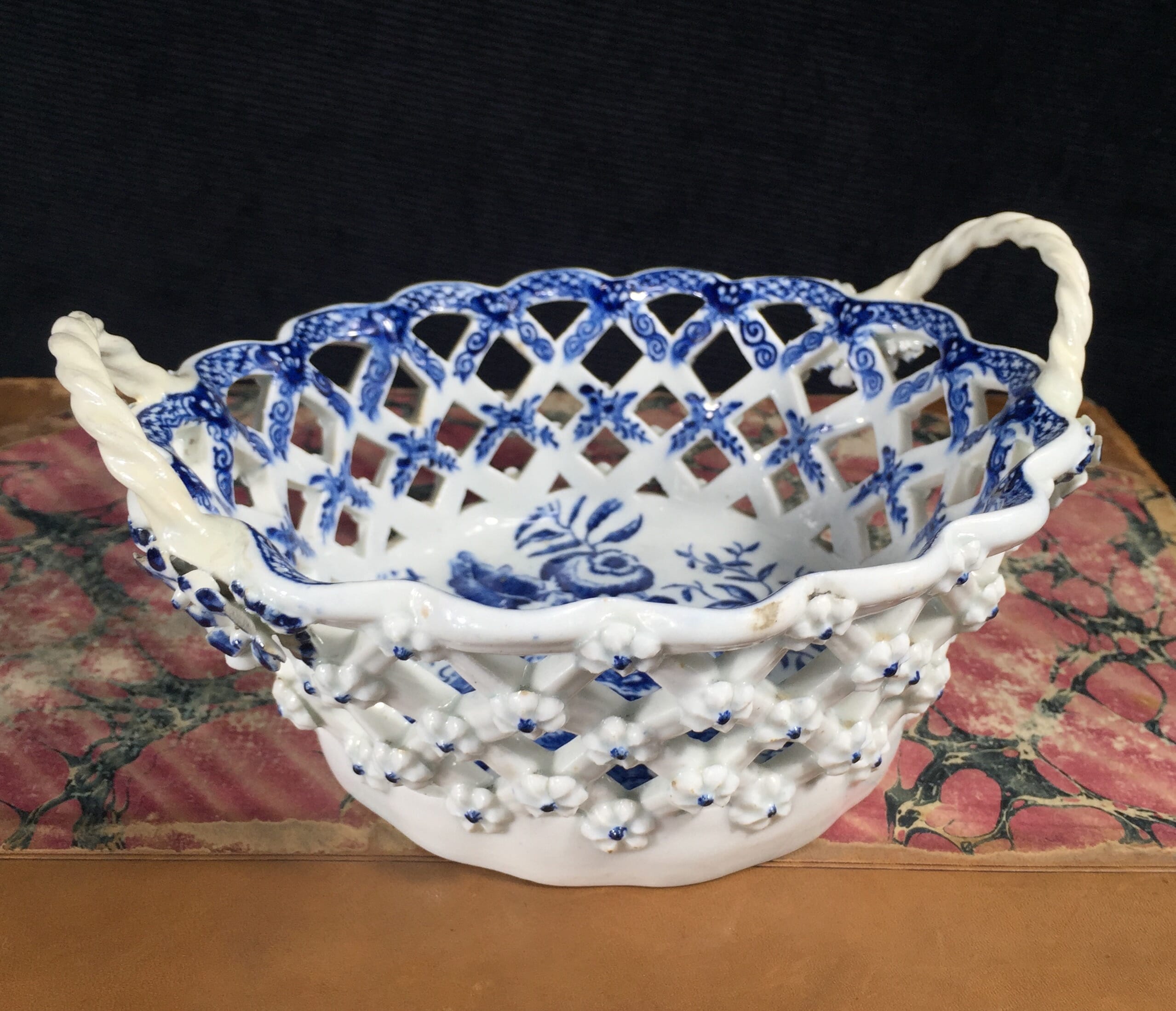 Small Lowestoft basket, printed with the 'Pinecone' pattern, c.1770-0