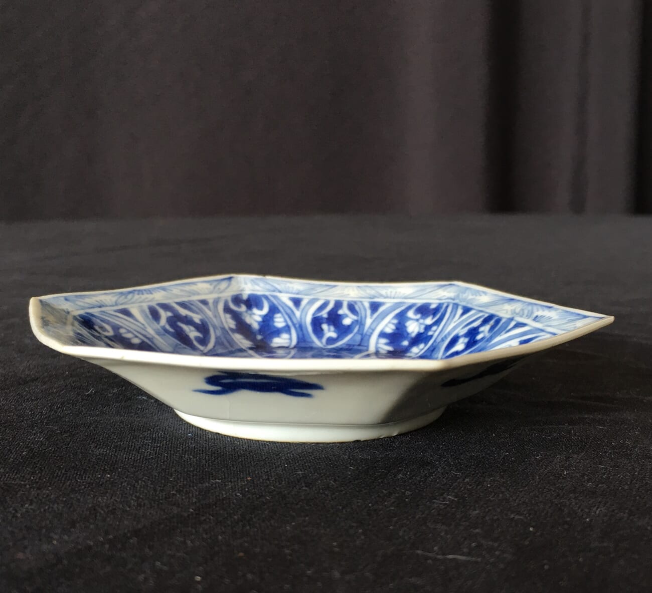 Small hexagonal dish with blue & white scrollwork, Kanxi, early 18th century-18058