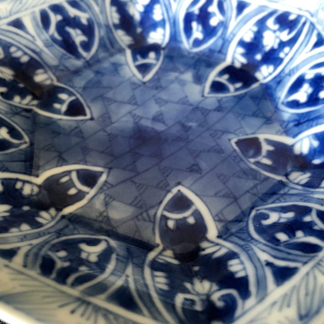 Small hexagonal dish with blue & white scrollwork, Kanxi, early 18th century-18059