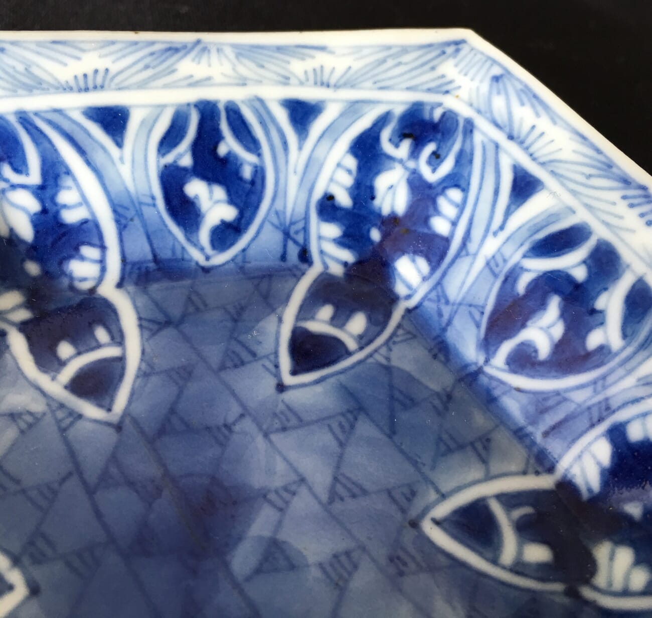 Small hexagonal dish with blue & white scrollwork, Kanxi, early 18th century-18061