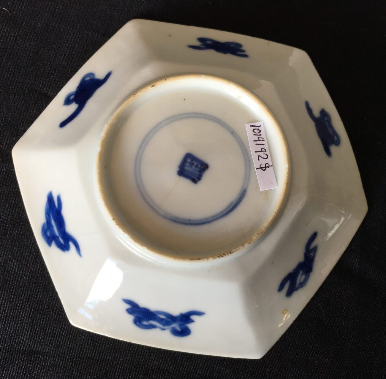 Small hexagonal dish with blue & white scrollwork, Kanxi, early 18th century-18062