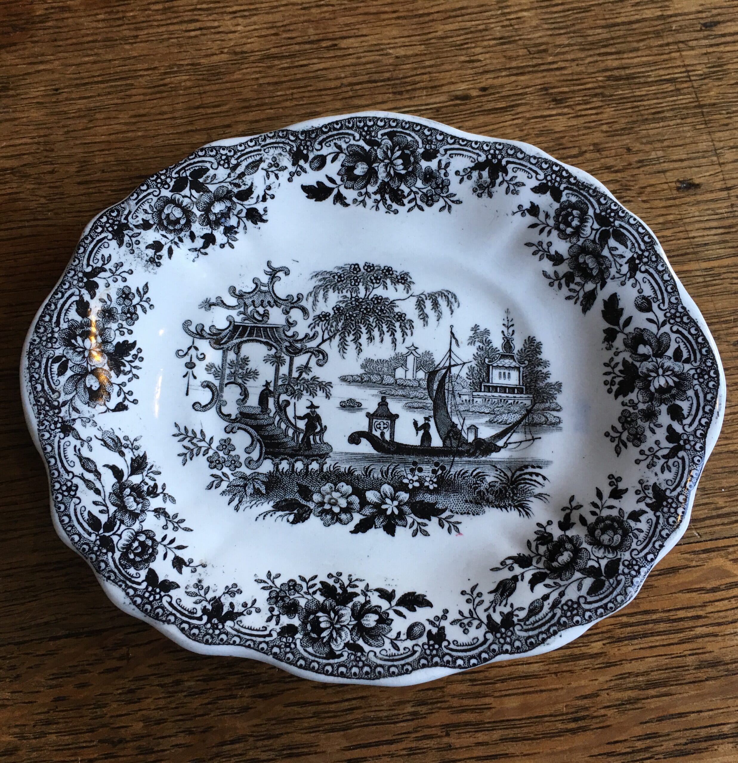 Childs service meat platter with oriental scene in black, c.1840-0