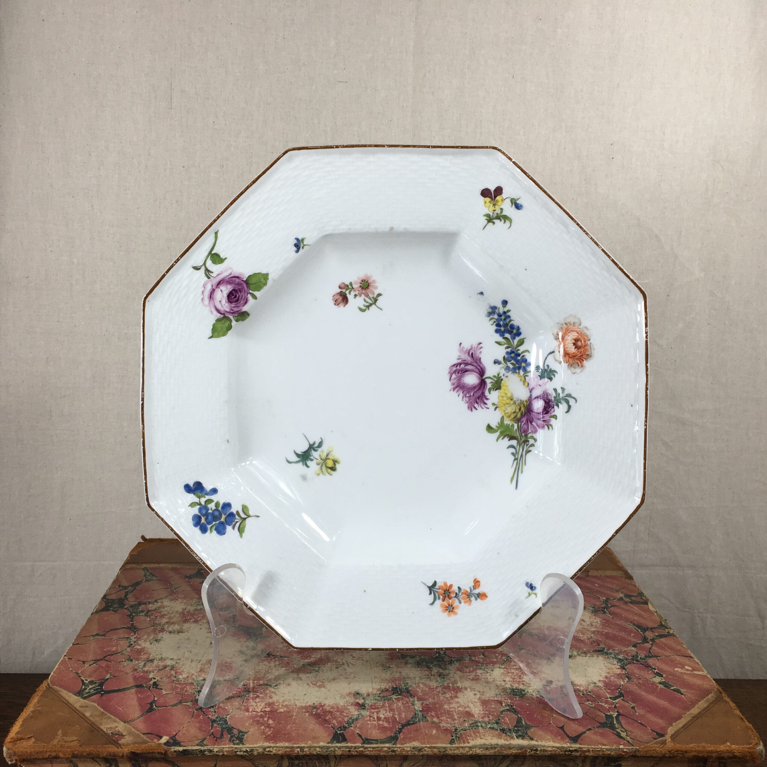 Meissen octagonal plate with scattered flowers, C. 1750 -0