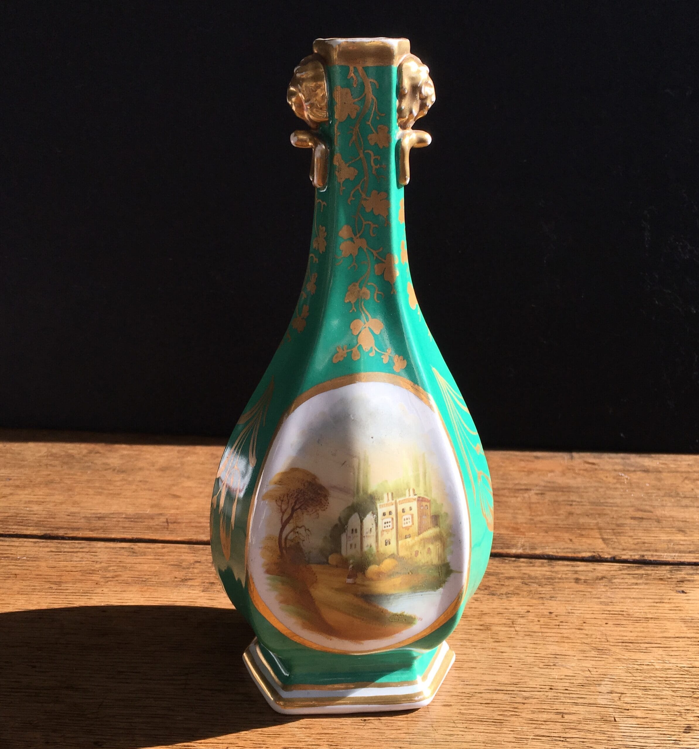 Chamberlain green ground scenic vase, Circa 1835. -0